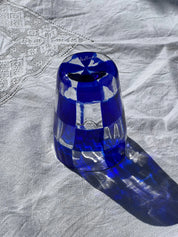 Håndblæst Murano Glas med skaktern i mørkeblå Studio Hafnia