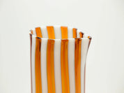 Håndblæst Murano Karaffel i Gio Ponti-stil – Lys Saltkaramel m. Hvide Striber Studio Hafnia