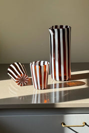 Håndblæst Murano Karaffel i glas i Gio Ponti Stil med Saltkaramel og Hvide Striber Studio Hafnia