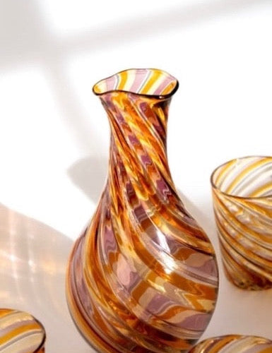 Håndblæst Murano Karaffel i rav, rosa og klart glas med swirlmønster Studio Hafnia