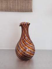 Håndblæst Murano Karaffel i rav, rosa og klart glas med swirlmønster Studio Hafnia