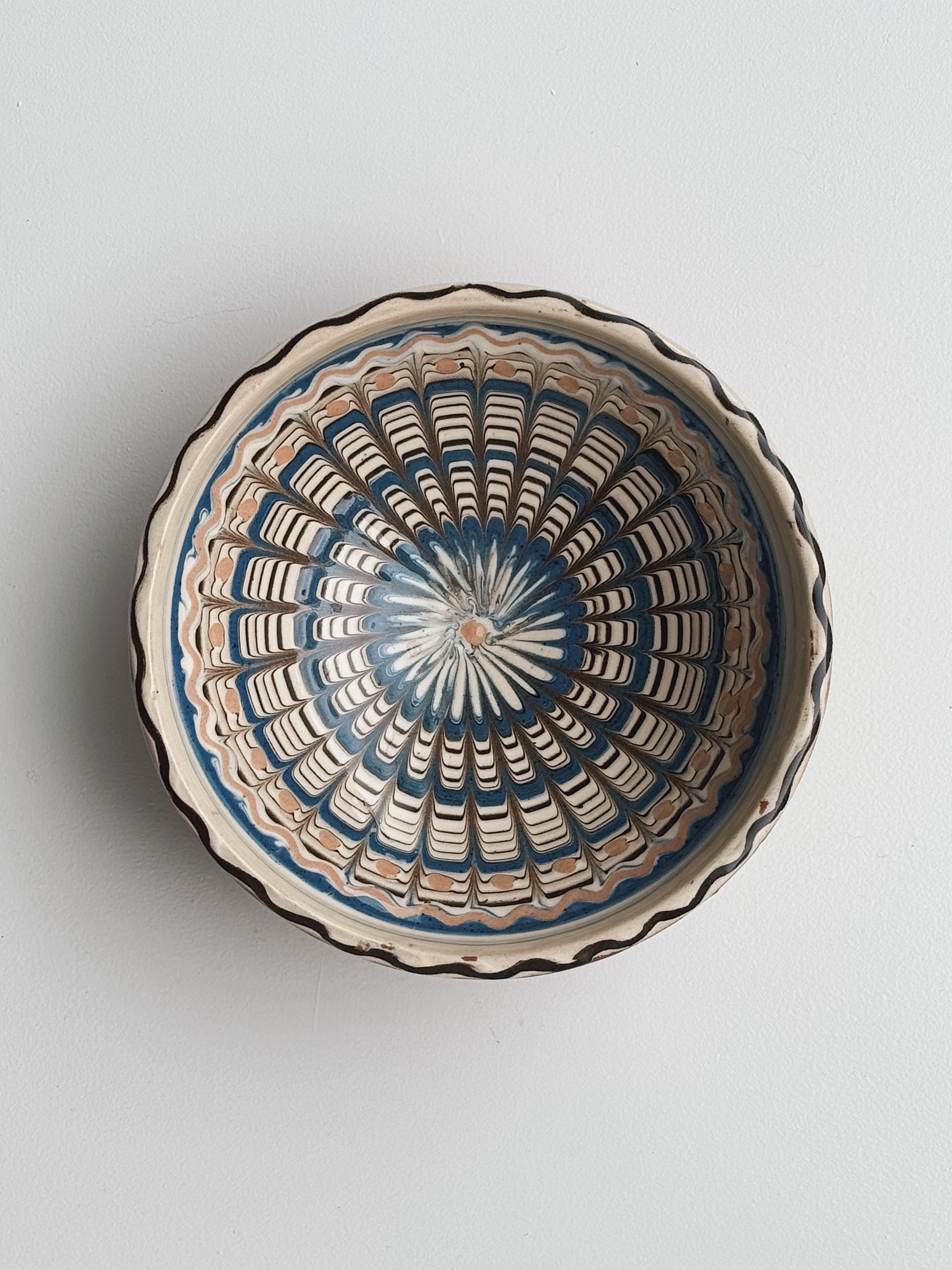 Håndlavet Horezu Skål | No. 09 | Ø 25 cm Studio Hafnia