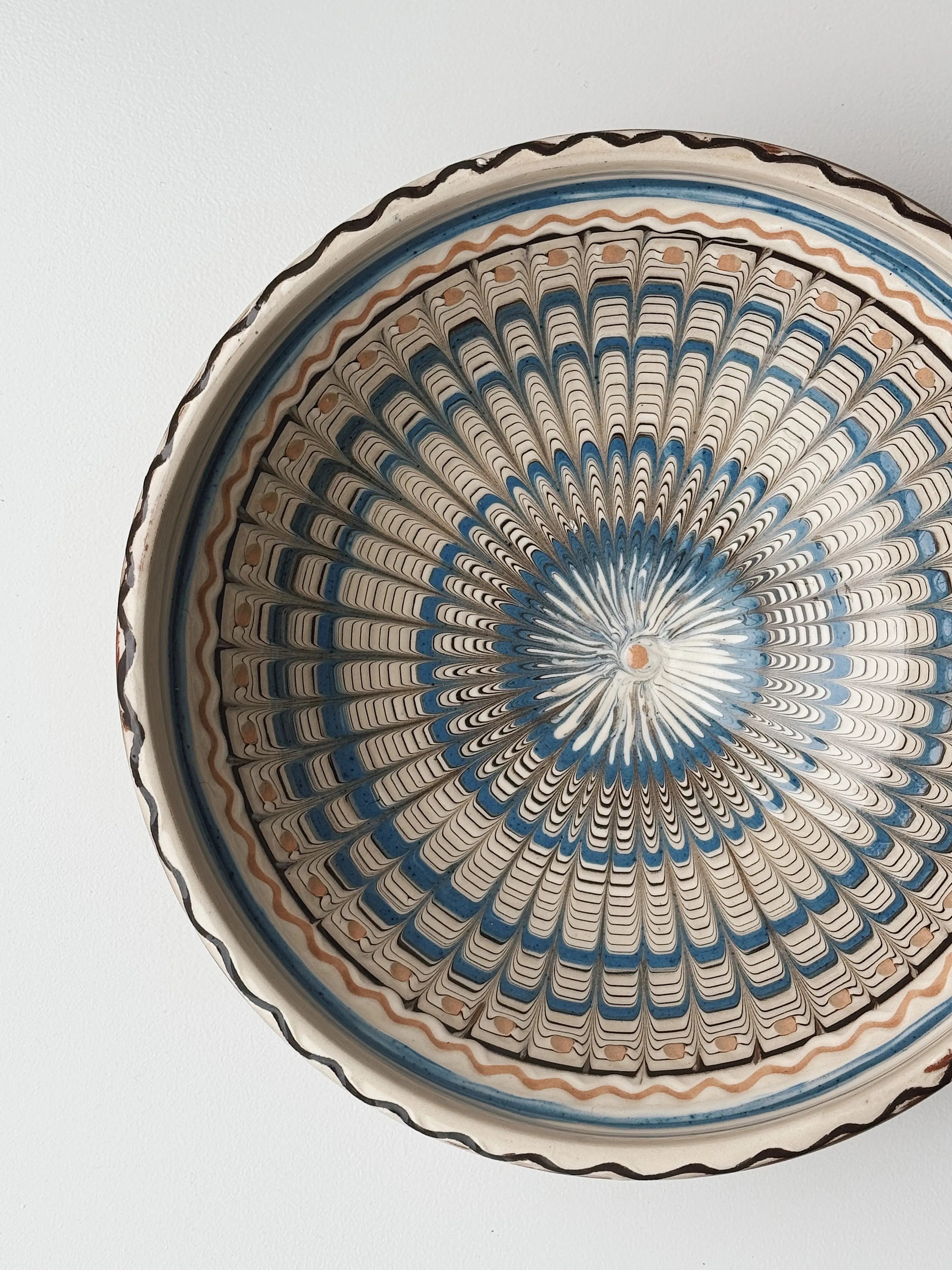 Håndlavet Horezu Skål | No. 09 | Ø 25 cm Studio Hafnia