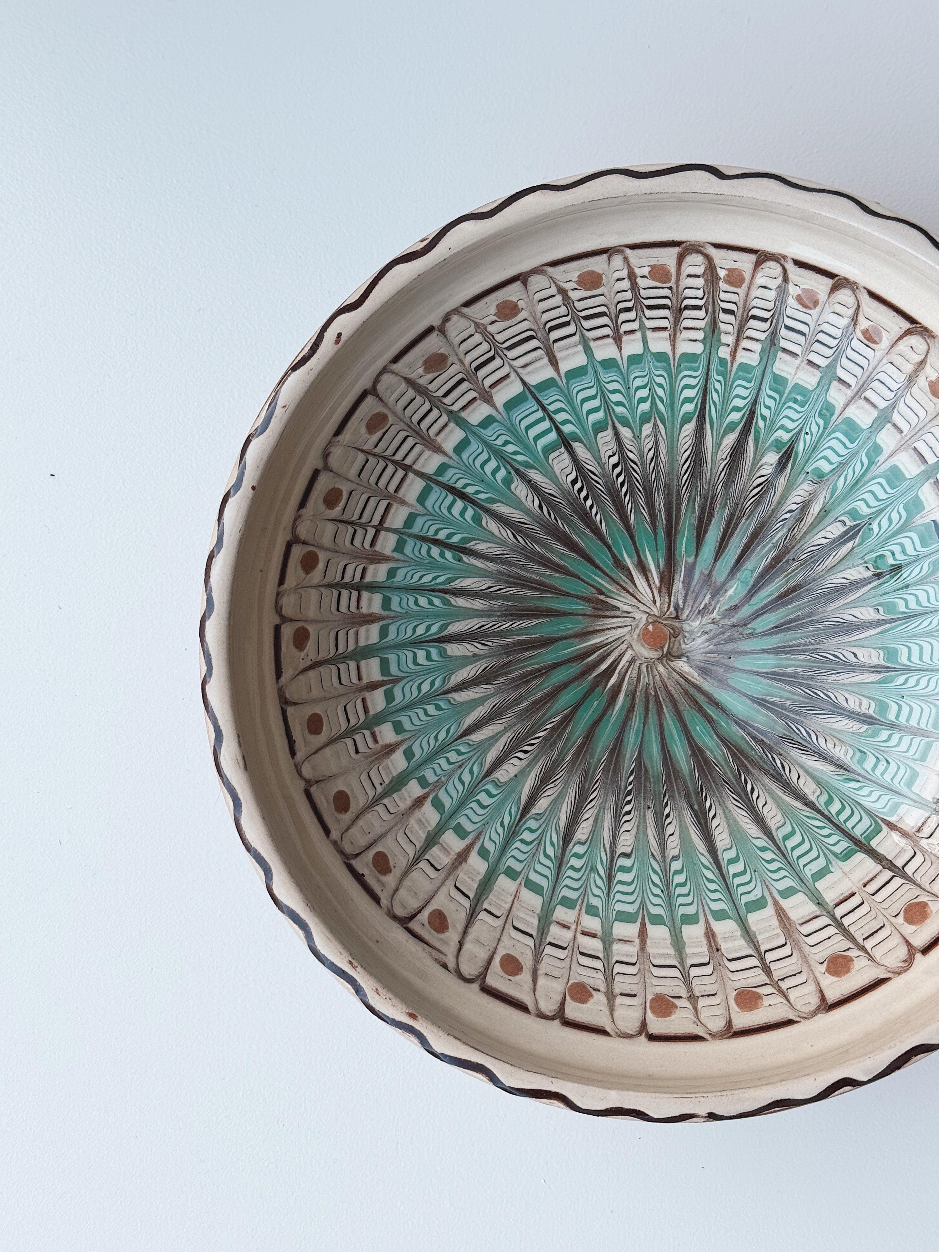 Håndlavet Horezu Skål | No. 11 | Ø 25 cm Studio Hafnia