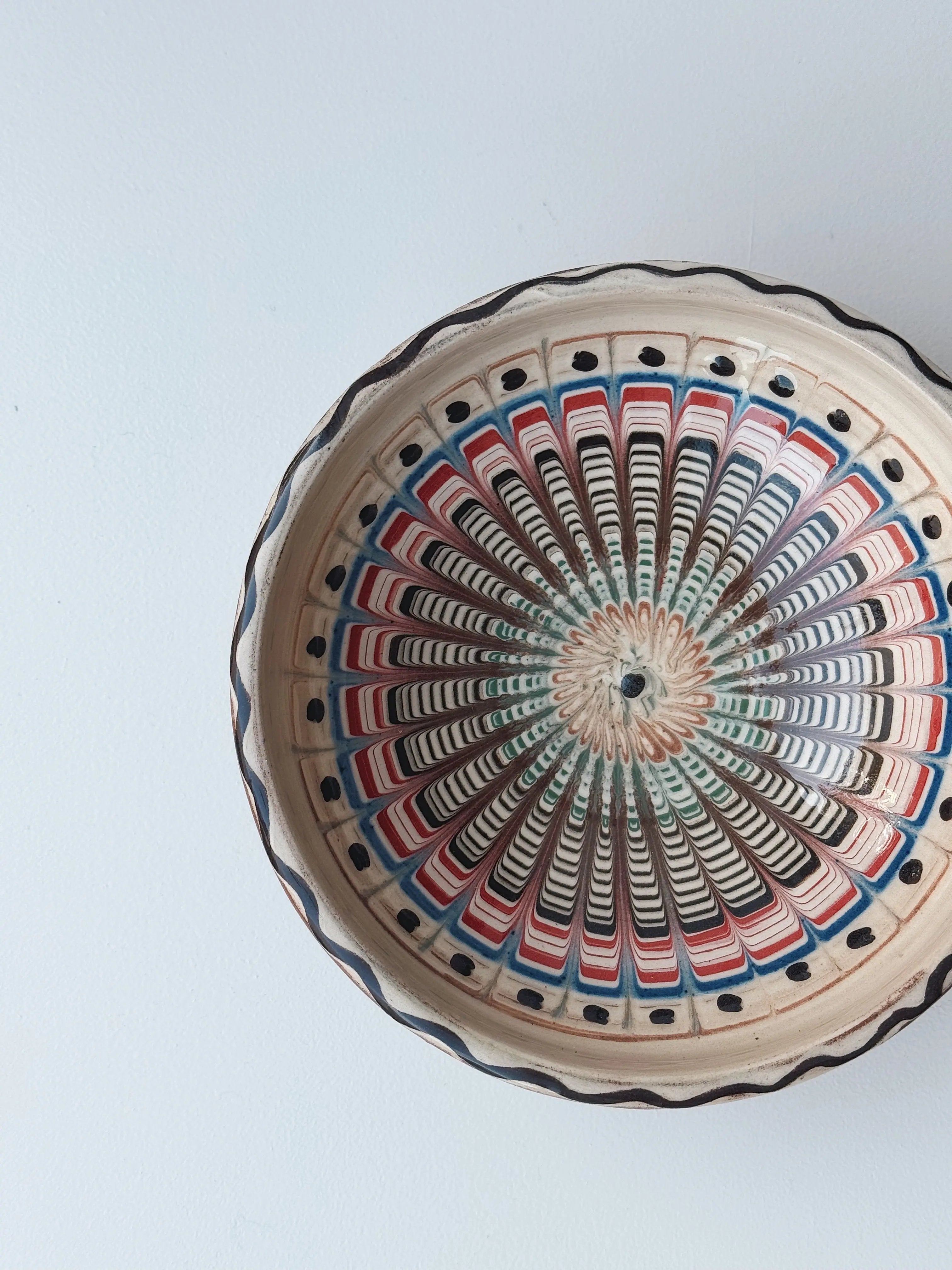 Håndlavet Horezu Skål | No. 12 | Ø 17 cm Studio Hafnia