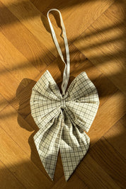 Håndlavet Jule Sløjfe med Ophæng – 20 x 30 cm i Grøn/Hvid Studio Hafnia