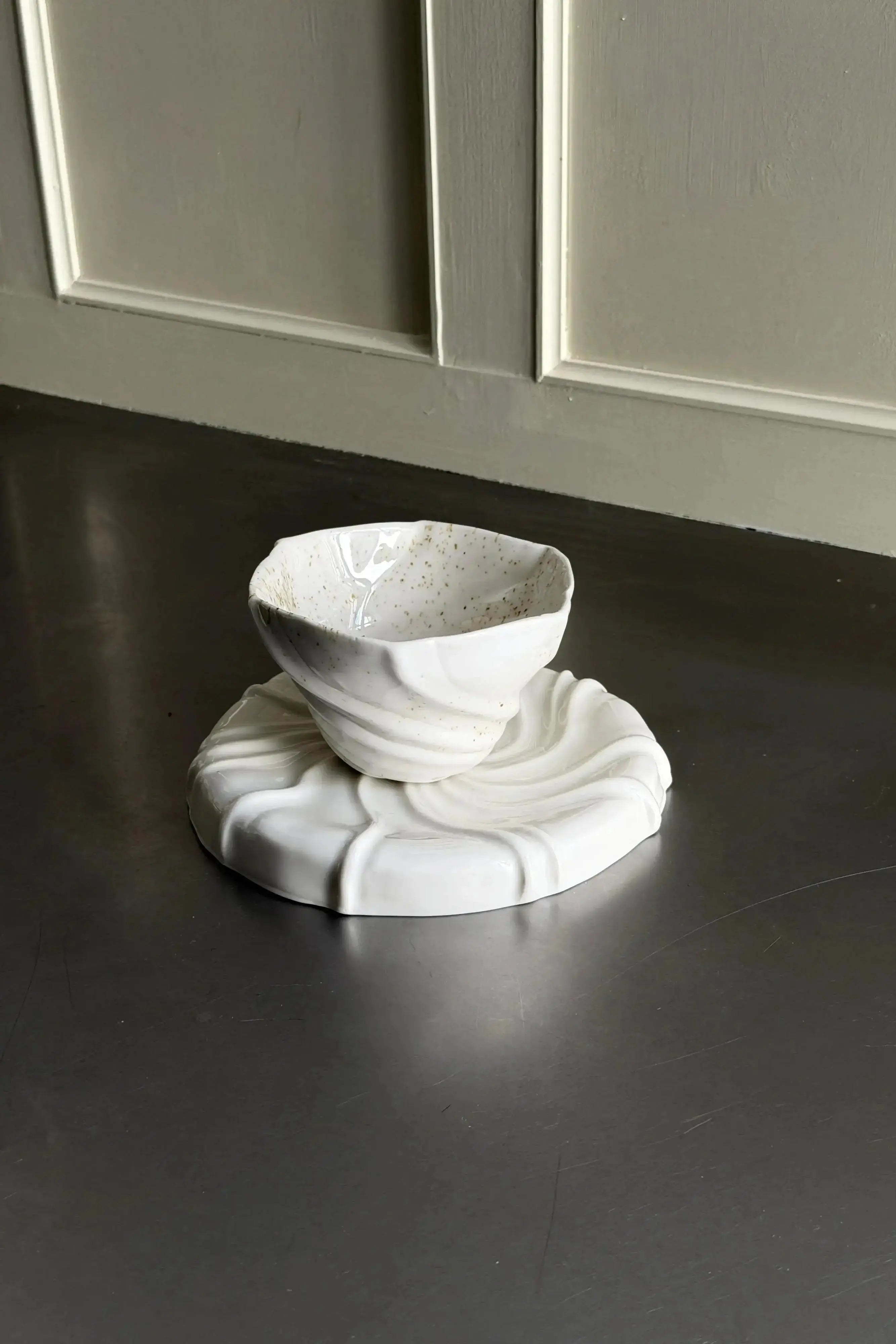 Håndlavet Riflingekop | Atelier Marée | Spættet Porcelæn 270 ml Atelier Marée