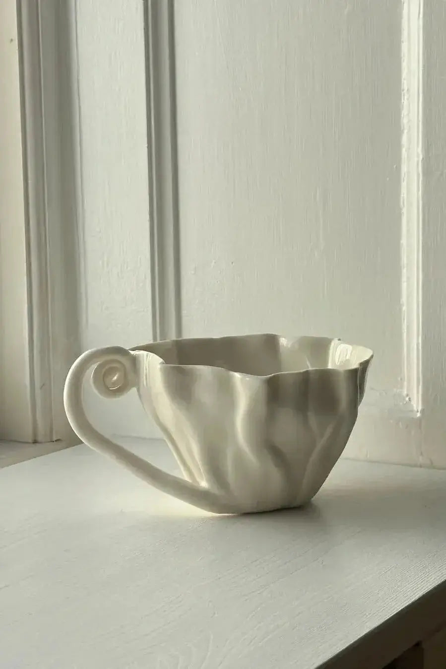 Håndlavet Springflodskop Med Hank | Atelier Marée | Hvidt Porcelæn Atelier Marée