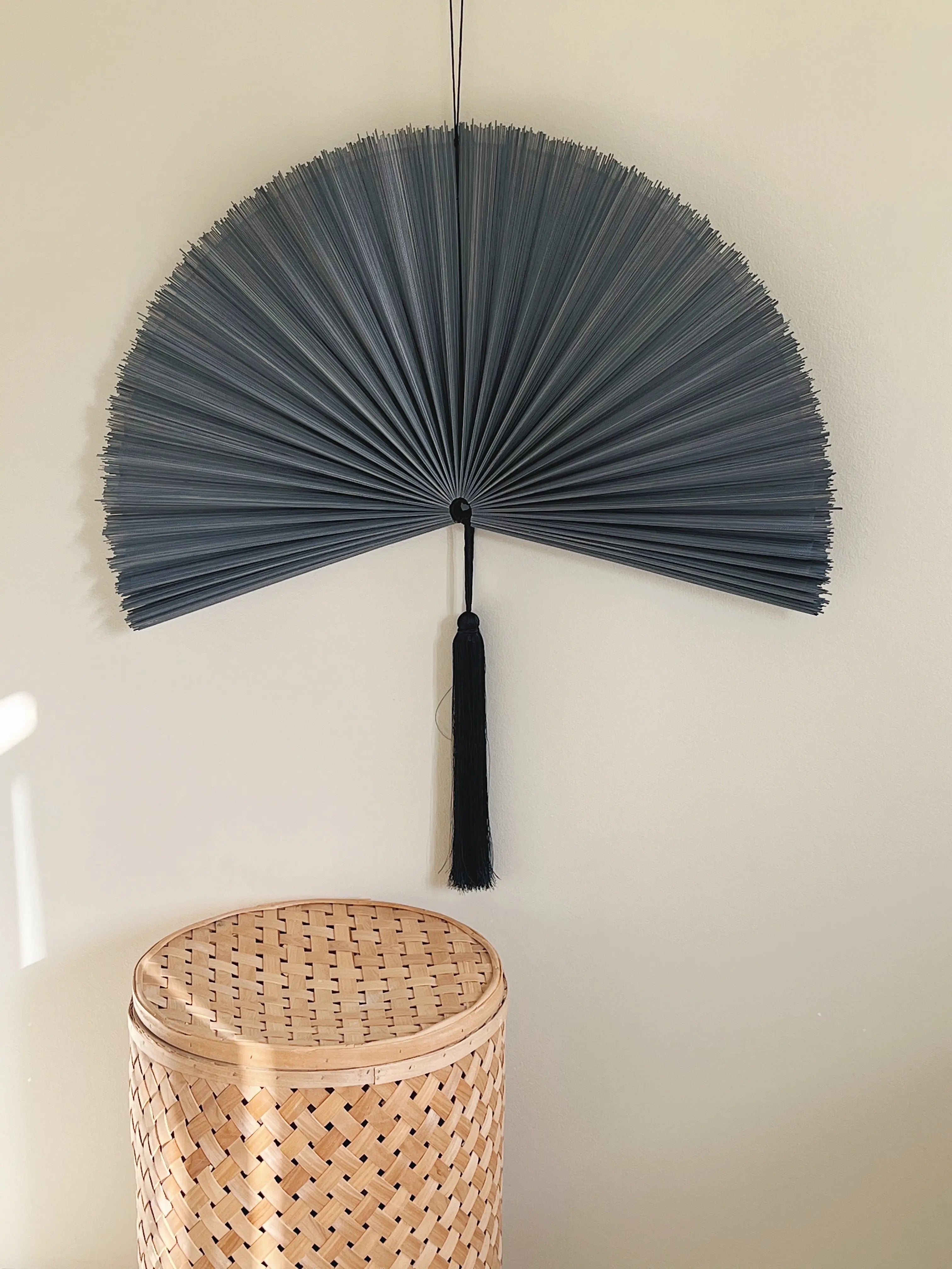 Håndlavet bambusvifte fra Vietnam | Grå - 2 størrelser Studio Hafnia