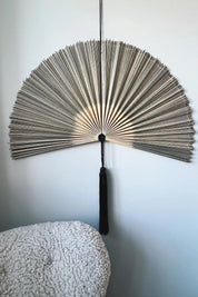 Håndlavet bambusvifte fra Vietnam | Blå/grå og natur en stor stribe - 3 størrelser Studio Hafnia