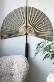 Håndlavet bambusvifte fra Vietnam | Blå/grå og natur en stor stribe - 3 størrelser Studio Hafnia