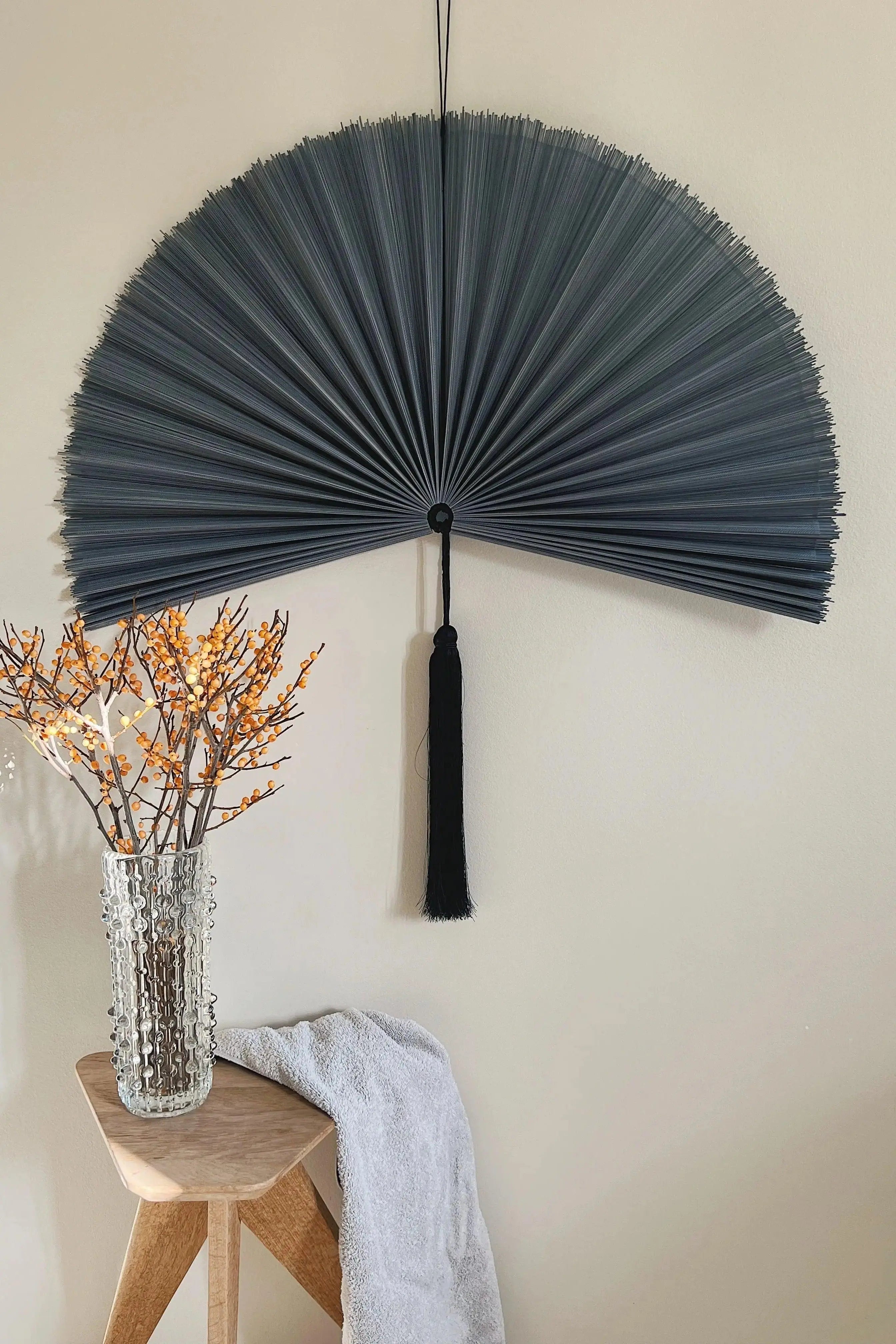 Håndlavet bambusvifte fra Vietnam | Grå - 2 størrelser Studio Hafnia