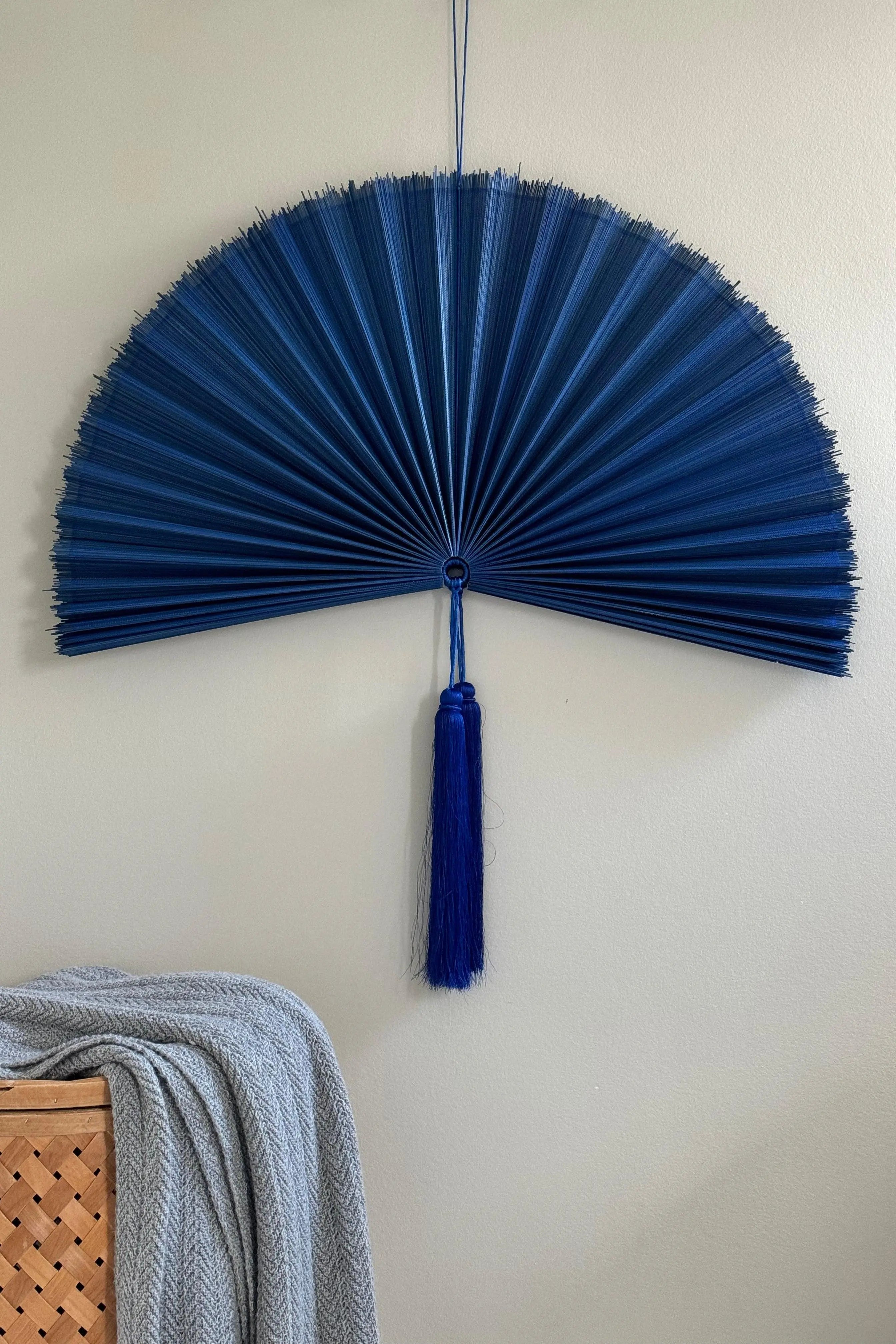 Håndlavet bambusvifte fra Vietnam | Mørkeblå - 2 størrelser Studio Hafnia