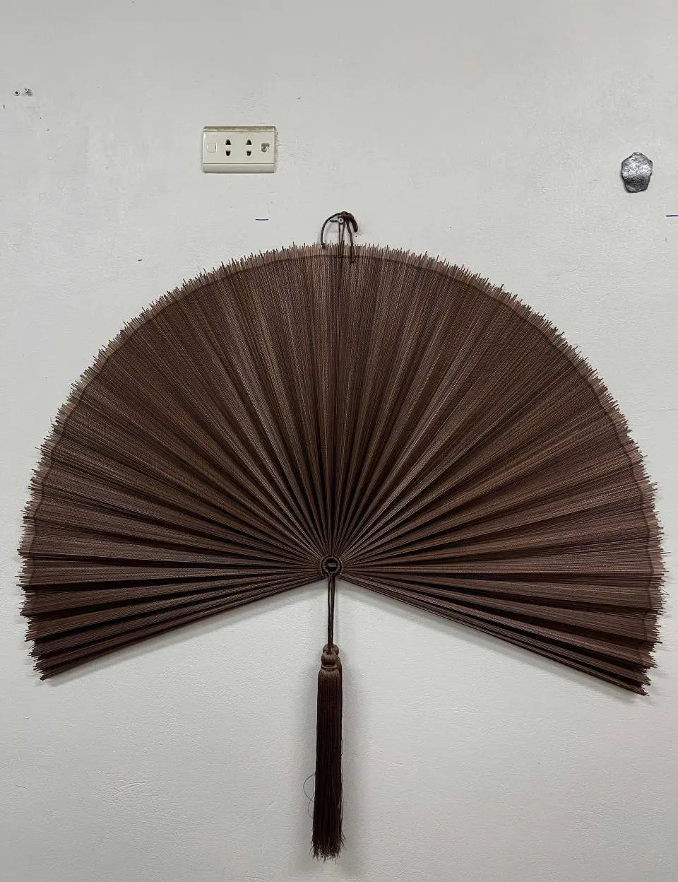 Håndlavet bambusvifte fra Vietnam | Mørkebrun - 3 størrelser Studio Hafnia