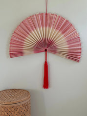 Håndlavet bambusvifte fra Vietnam | Natur og rød - 3 størrelser Studio Hafnia