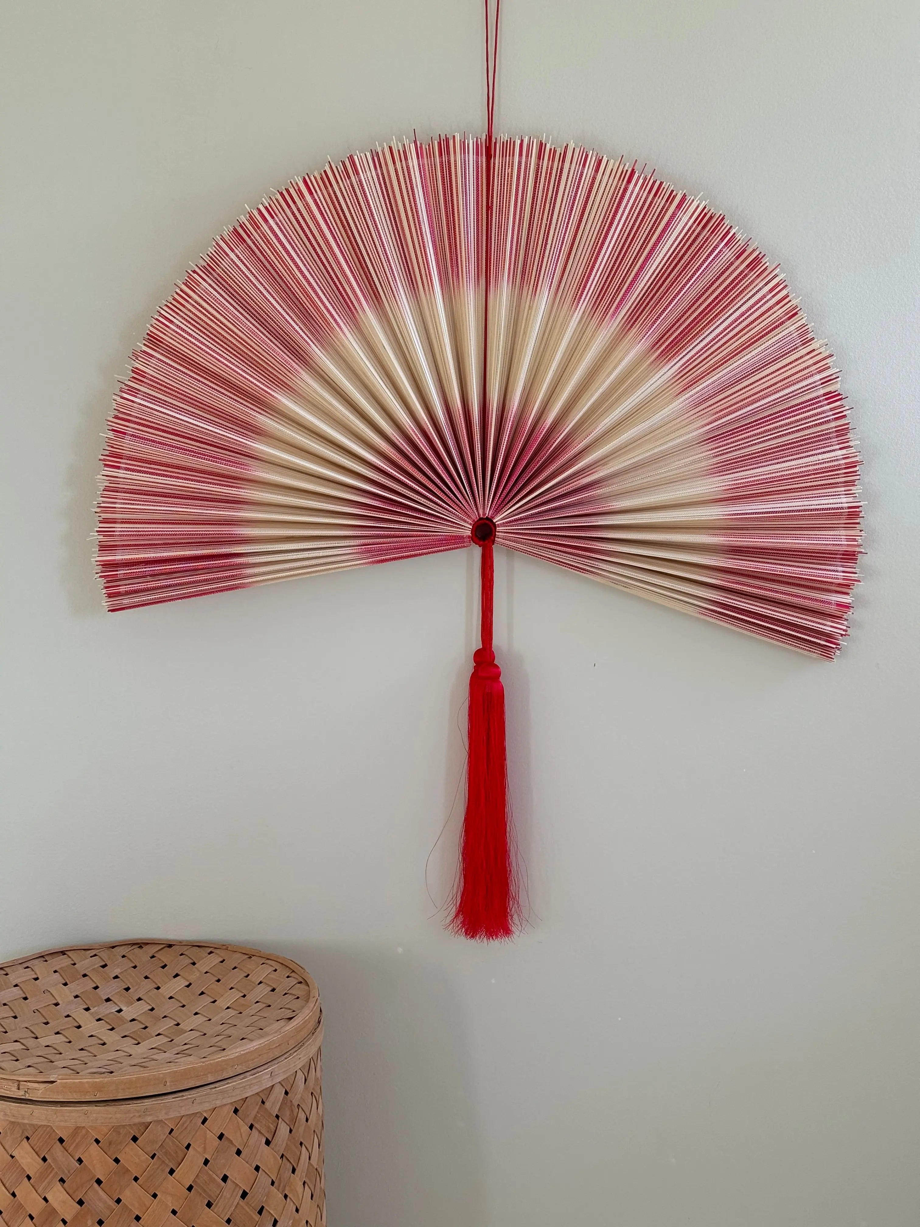 Håndlavet bambusvifte fra Vietnam | Natur og rød - 3 størrelser Studio Hafnia