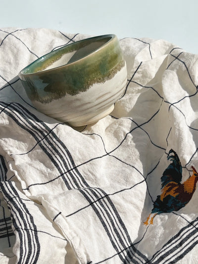 Håndlavet hvid /lysegrøn matcha kop uden hank fra Japan i keramik Studio Hafnia