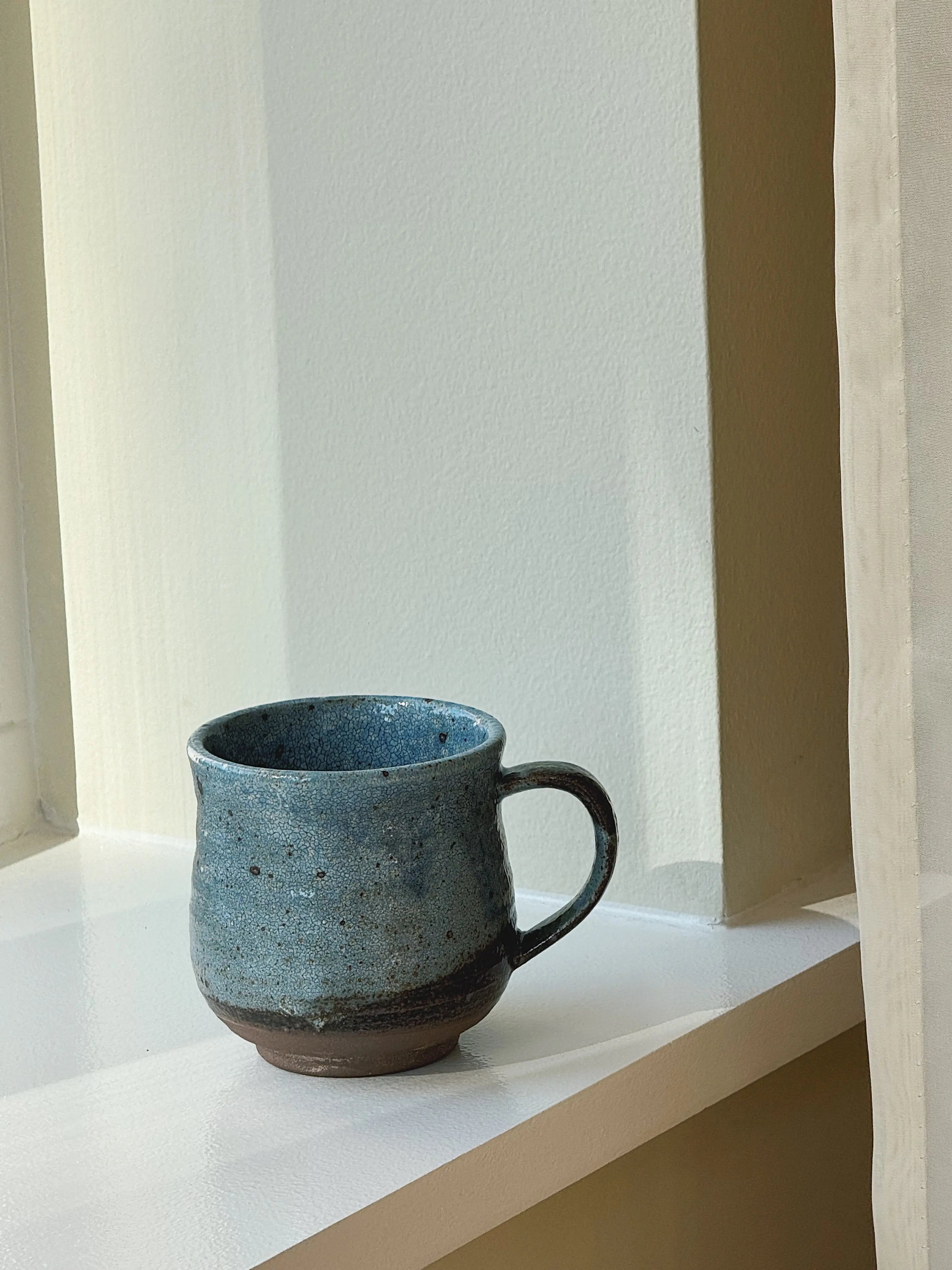 Håndlavet japansk keramikkrus i blå og brun glasur | 290 ml Studio Hafnia