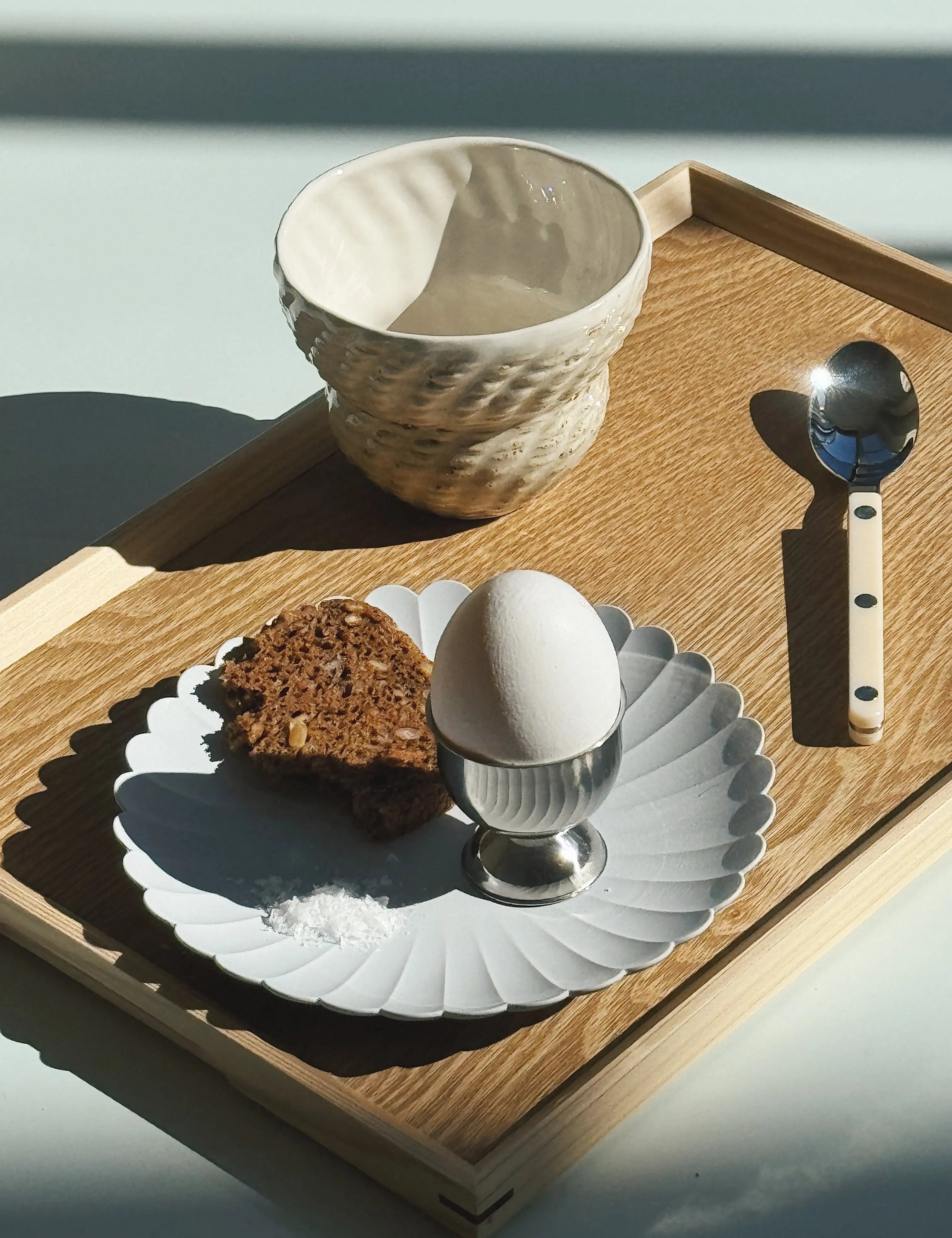 Håndlavet japansk træbakke i asketræ – 3 størrelser Studio Hafnia