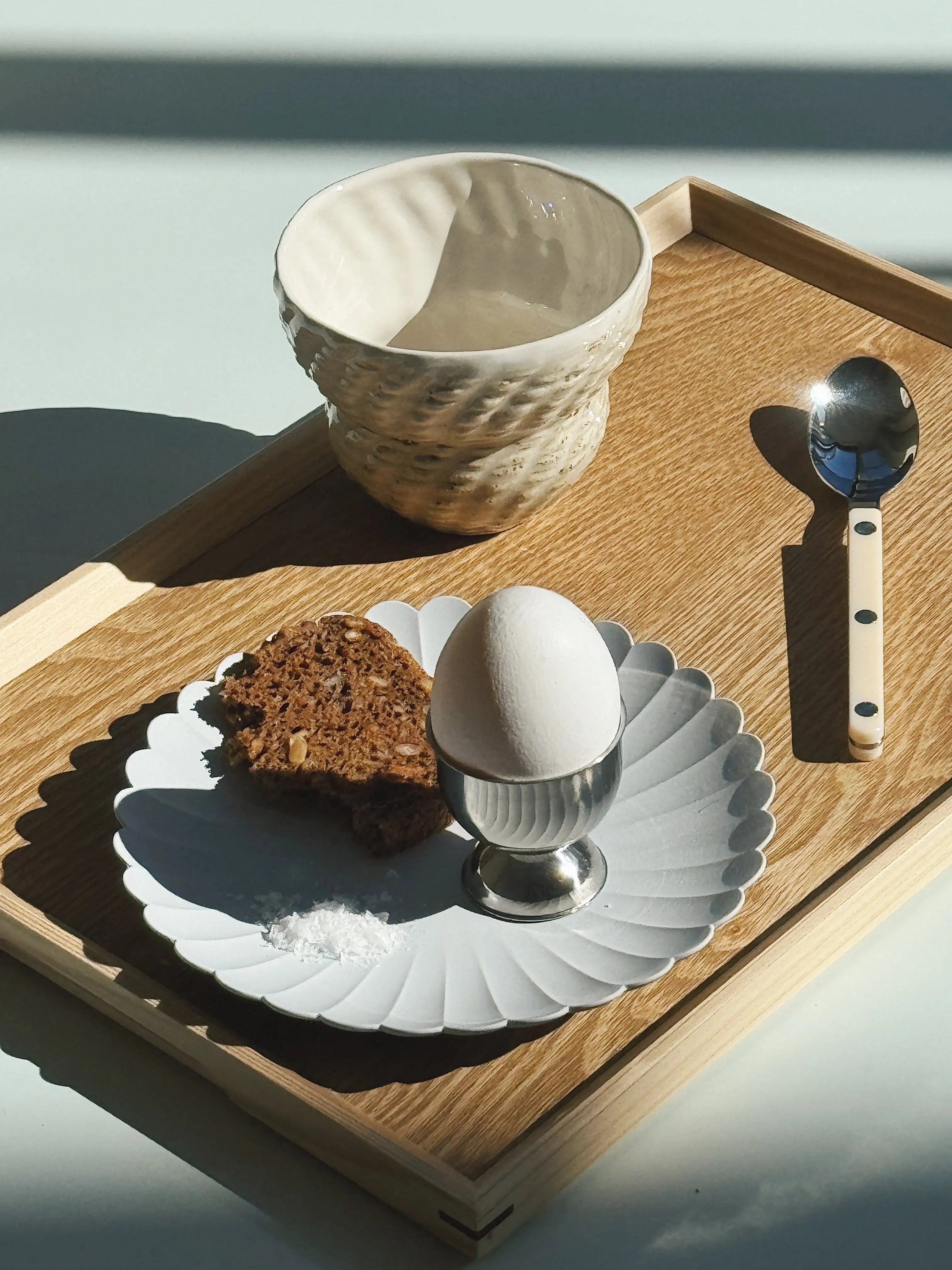 Håndlavet japansk træbakke i asketræ – 3 størrelser Studio Hafnia