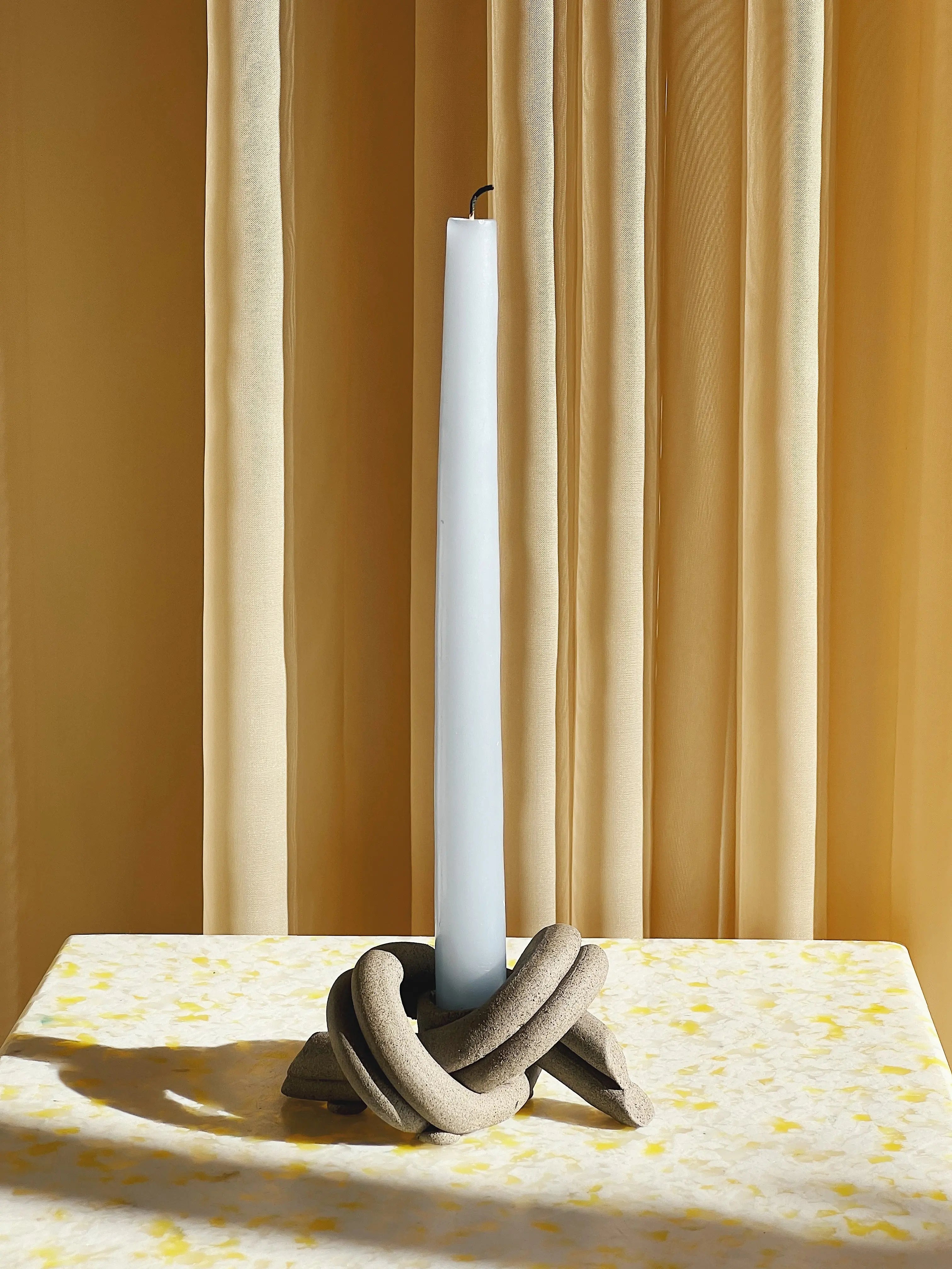 Håndlavet lysestage "Dobbelt Knut" i keramik fra Anna Wadle | Mat Sand Anna Wadle