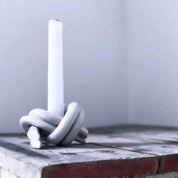 Håndlavet lysestage "Dobbelt Knut" i keramik fra Anna Wadle | Mat hvid Anna Wadle