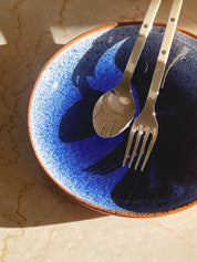 Håndlavet terracotta fad med blå og hvid splash/spray | Stor Casa Cubista