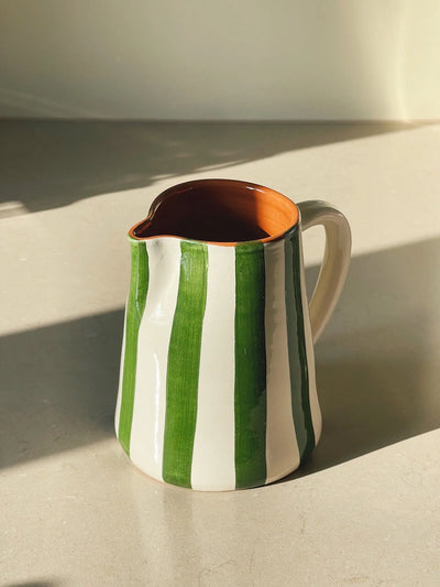 Håndlavet terracotta kande med grønne og hvide striber Casa Cubista