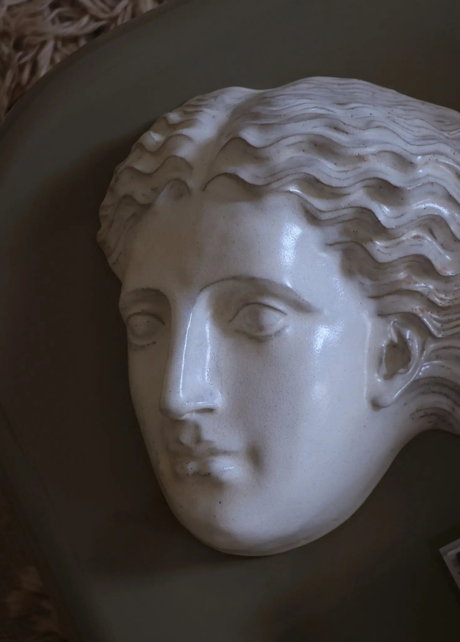 Hera Maske i AntiqueWhite Stentøj Laoru Laoru