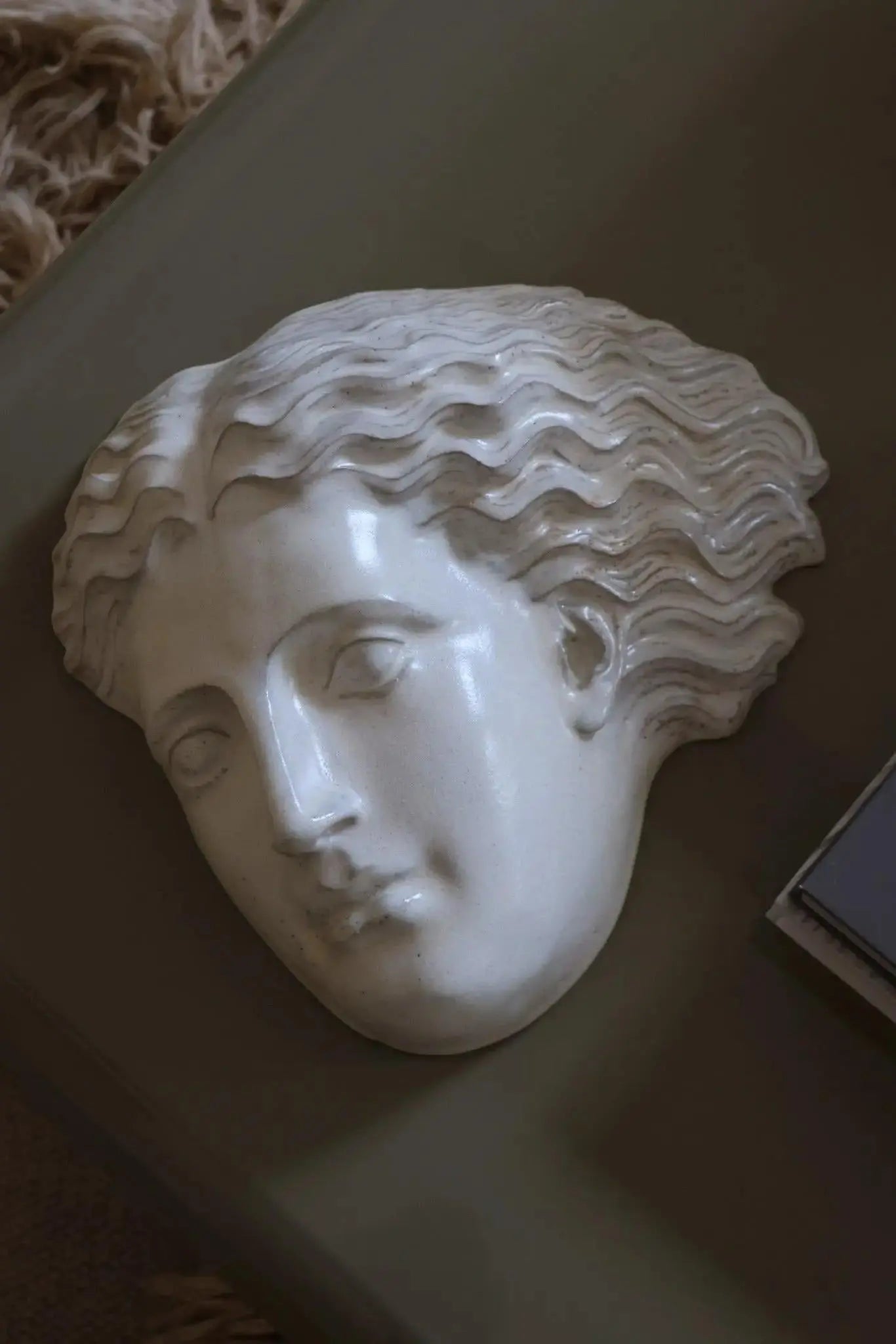 Hera Maske i AntiqueWhite Stentøj Laoru Laoru