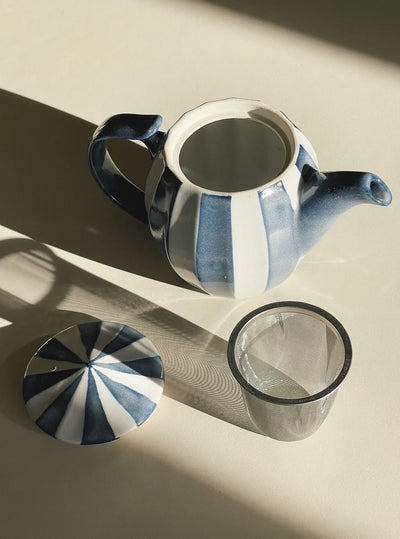 Japansk tekande i keramik | Lyseblå/Hvid stribet Studio Hafnia