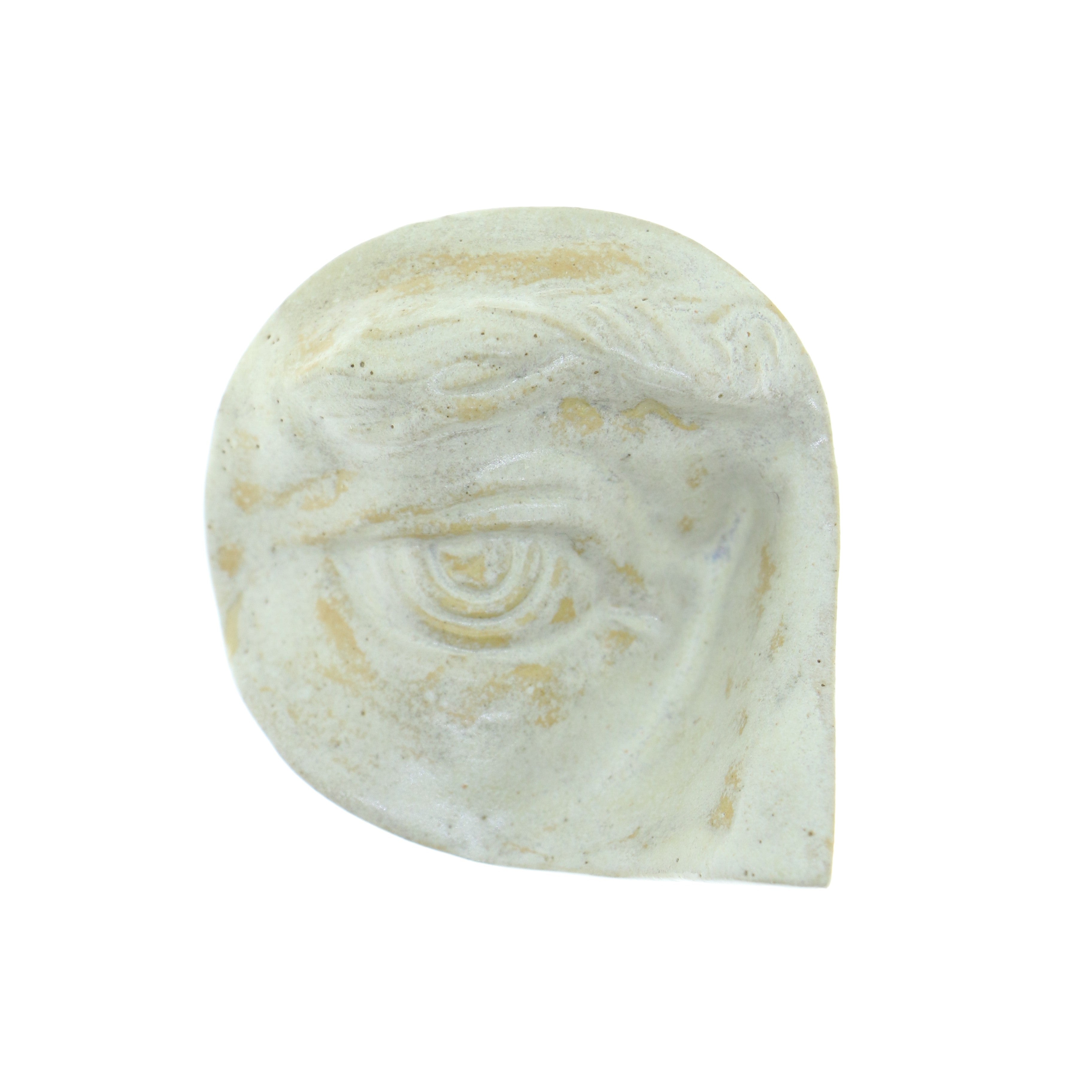 Jacob Laoru | Rounded Eye (Right): Rundt højre øje i glaseret stentøjsler i AntiqueWhite til væggen Studio Hafnia