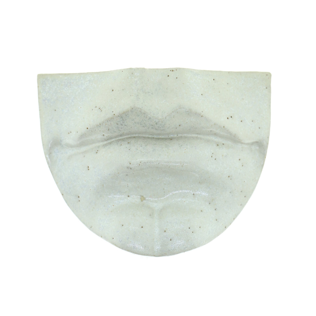 Jacob Laoru | Rounded Mouth (2): Rund mund i glaseret stentøjsler i AntiqueWhite til væggen Studio Hafnia