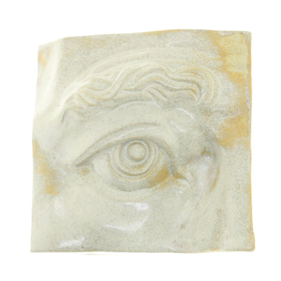 Jacob Larou | Square Eye (Right): Firkantet øje i glaseret stentøjsler i AntiqueWhite til væggen Studio Hafnia