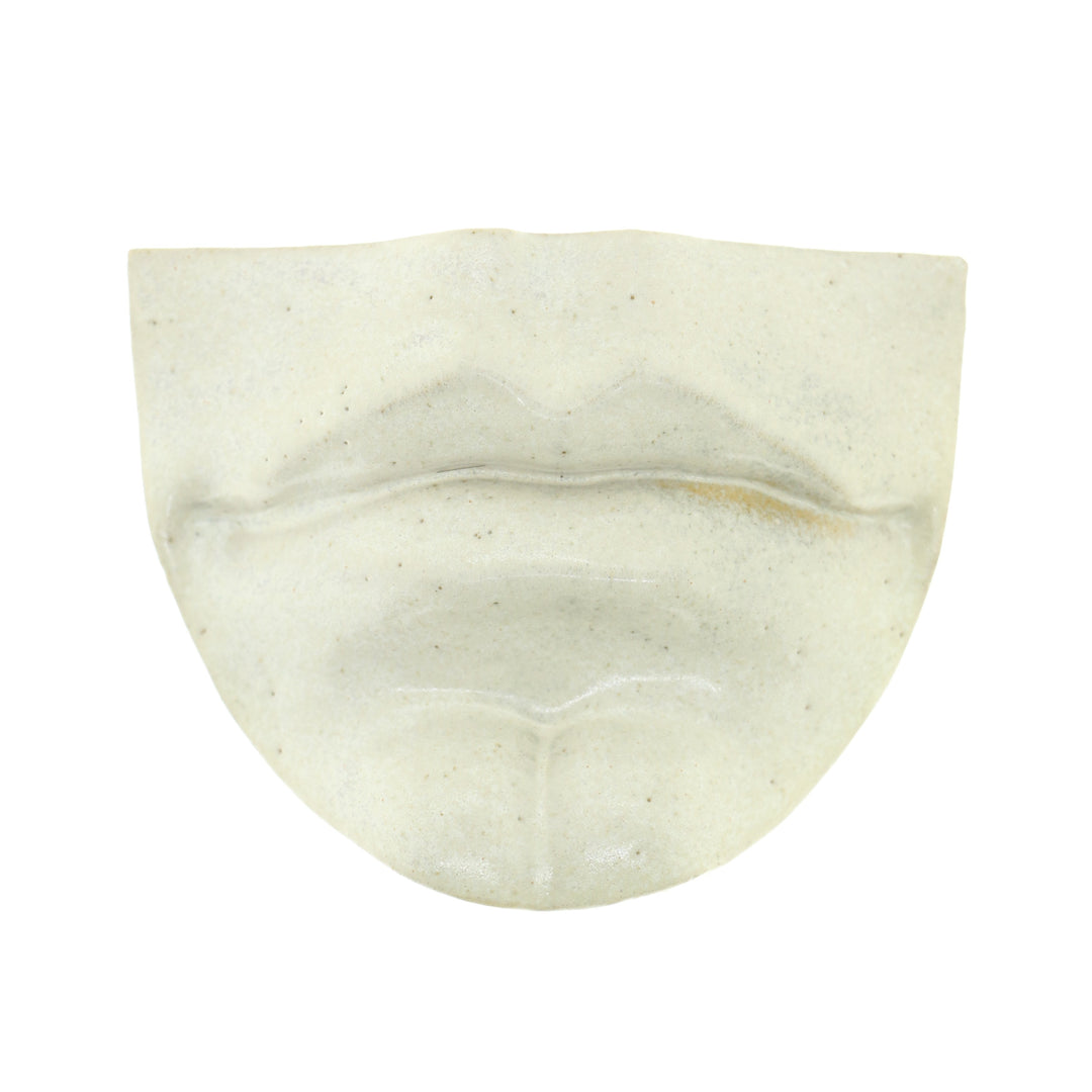 Jacob Laoru | Rounded Mouth (2): Rund mund i glaseret stentøjsler i AntiqueWhite til væggen Studio Hafnia
