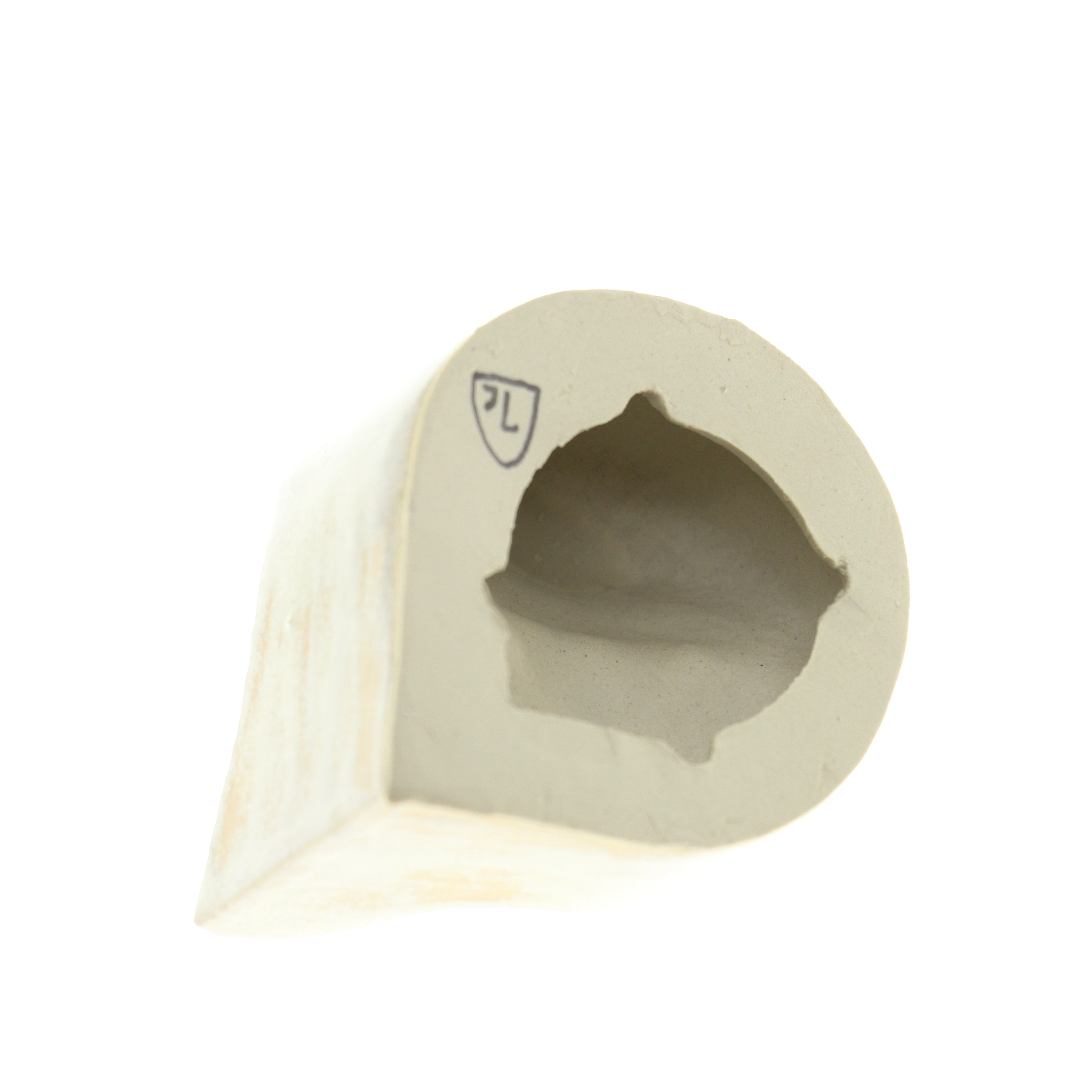Jacob Laoru | Rounded Eye (Right): Rundt højre øje i glaseret stentøjsler i AntiqueWhite til væggen Studio Hafnia