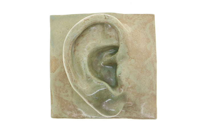 Jacob Laoru | Square Ear (Right): Firkantet øre i glaseret stentøjsler i CrystalGreen til væggen Studio Hafnia
