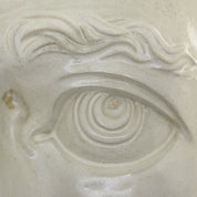Jacob Laoru | Bookend Eye (Left): Firkantet venstre bogstøtte øje i glaseret stentøjsler i AntiqueWhite Studio Hafnia