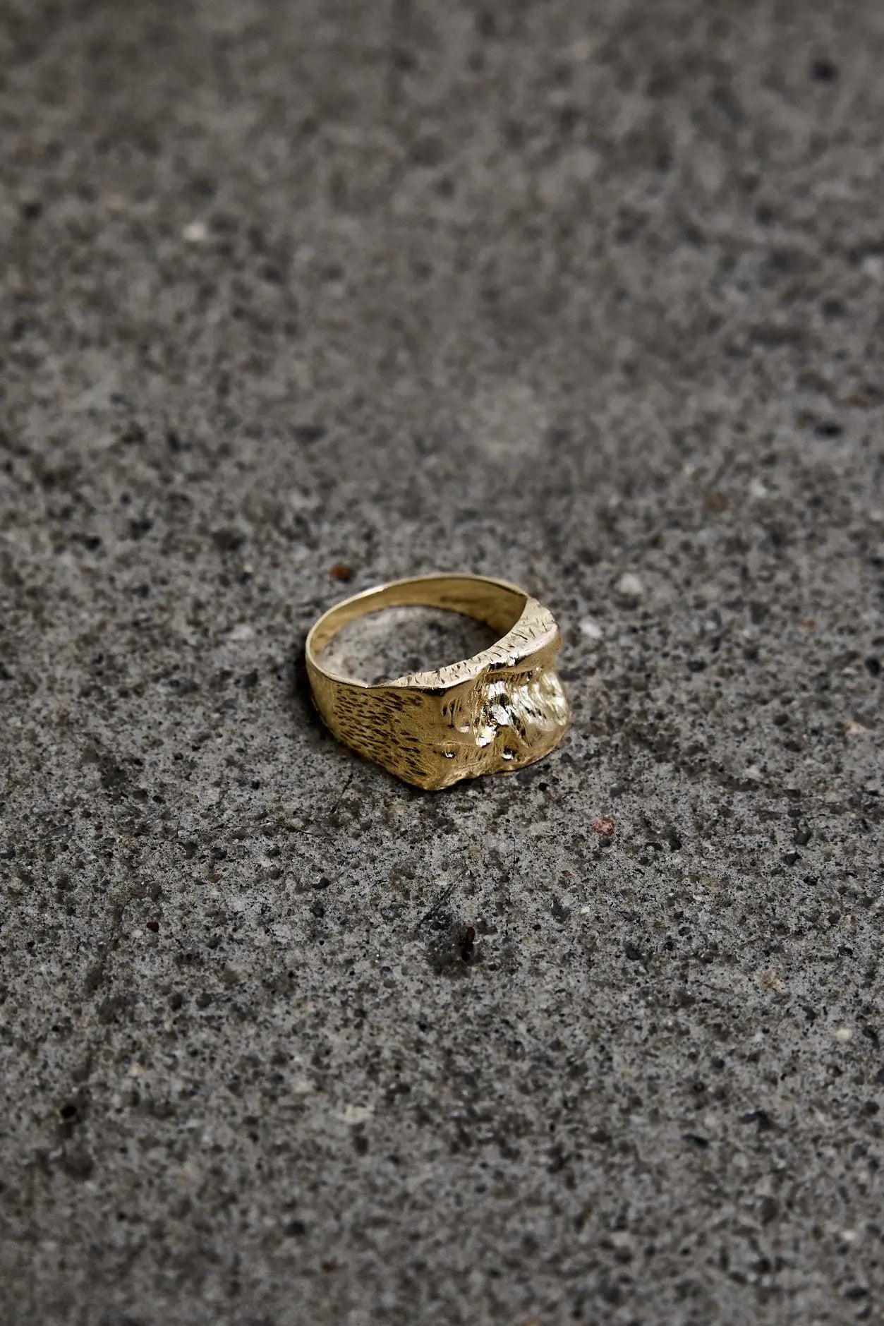Inger Ring i massiv 14K Guld af Christina Iversen Studio Christina Iversen Studio