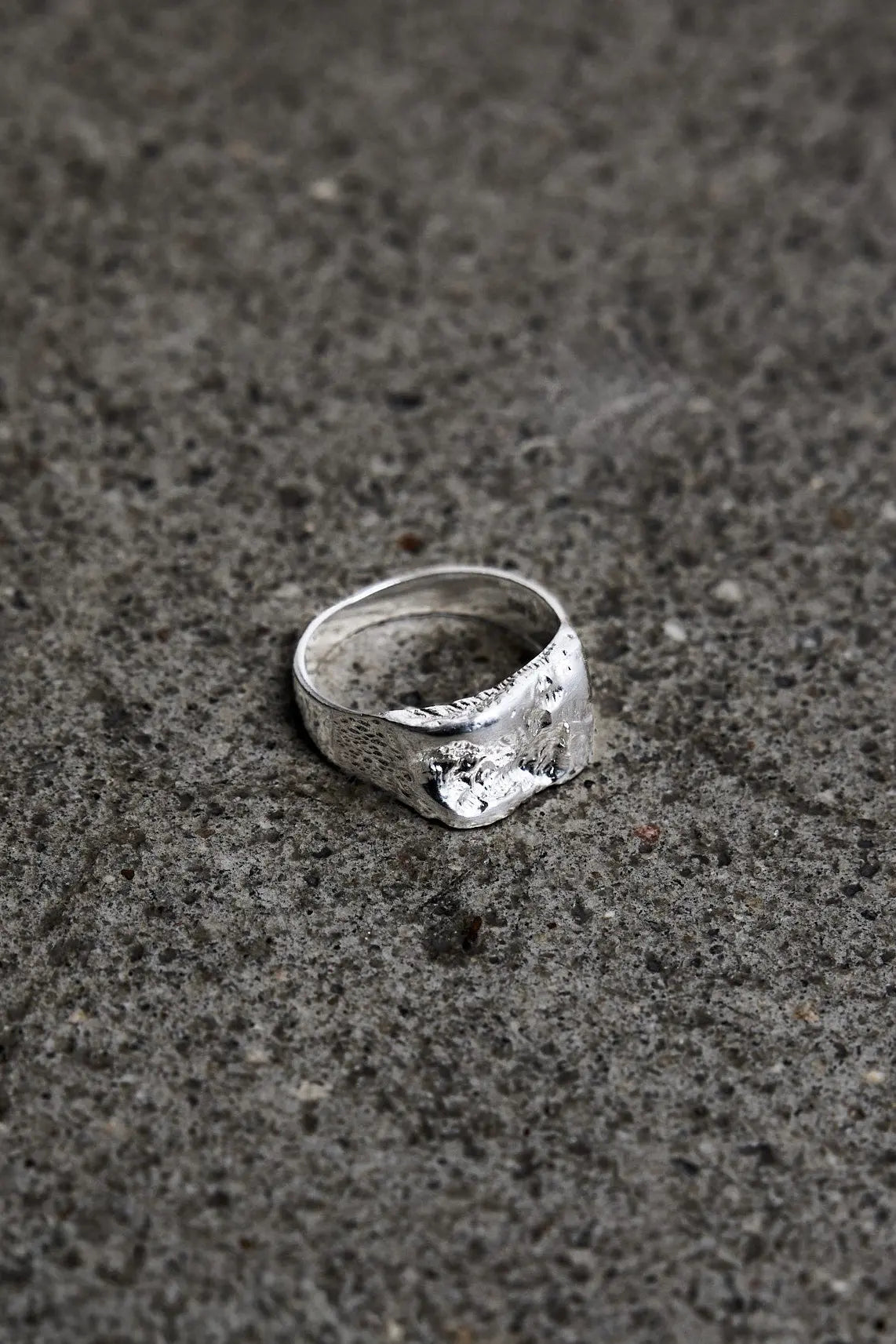 Inger Ring i massiv 925 Sterlingsølv af Christina Iversen Studio Christina Iversen Studio