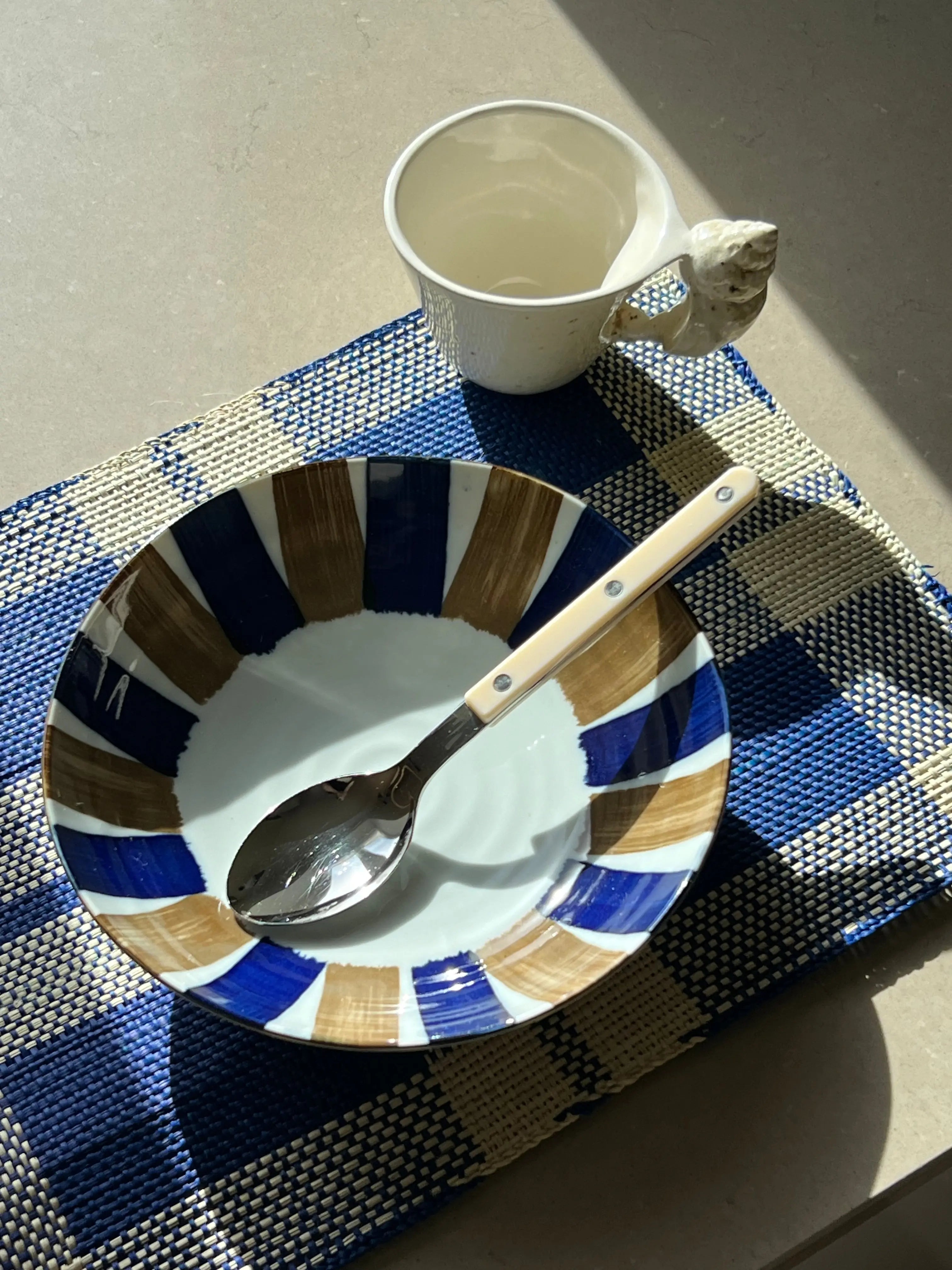 Iraca Dækkeserviet i strå | Blå/natur Studio Hafnia