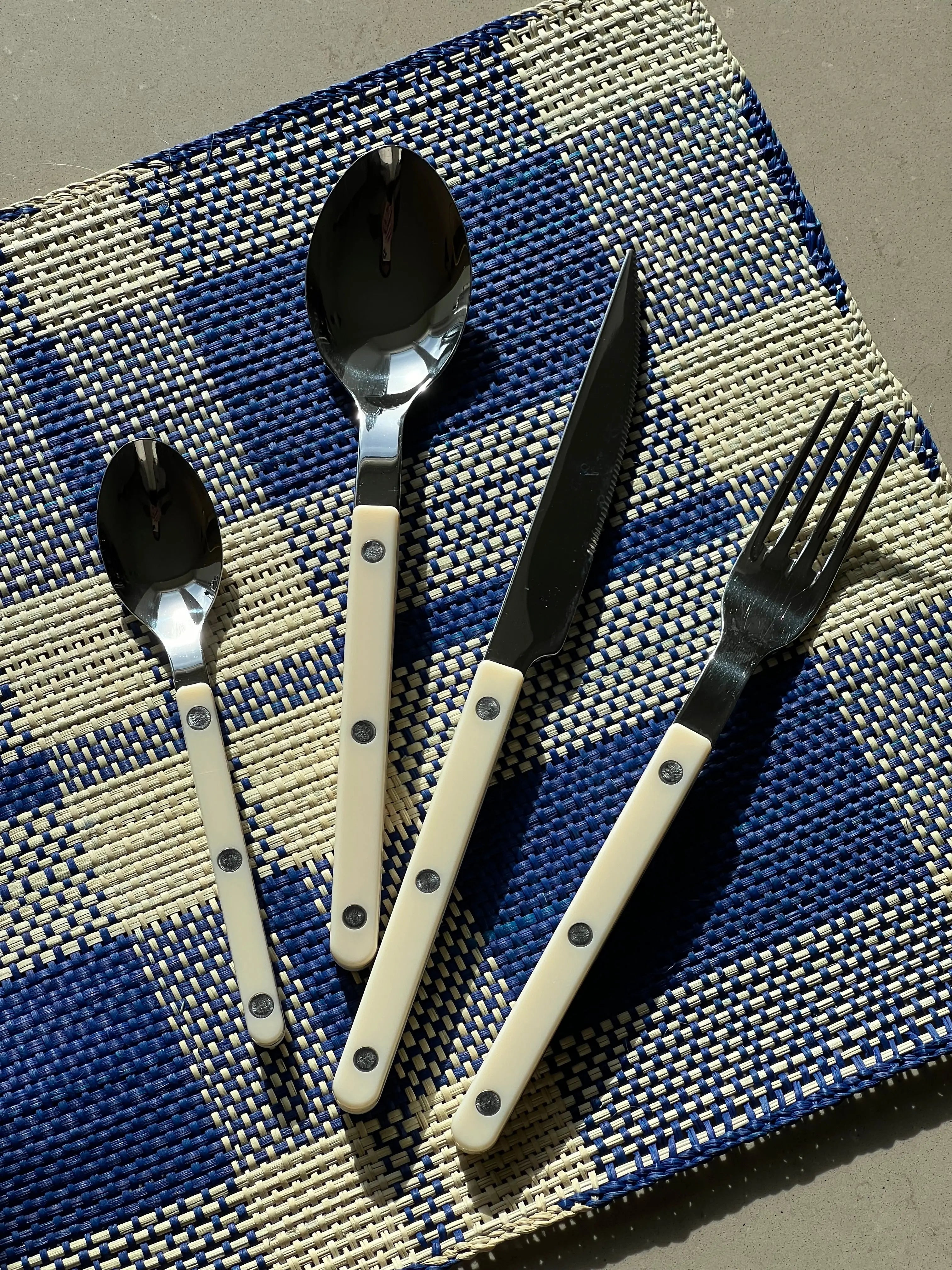 Iraca Dækkeserviet i strå | Blå/natur Studio Hafnia