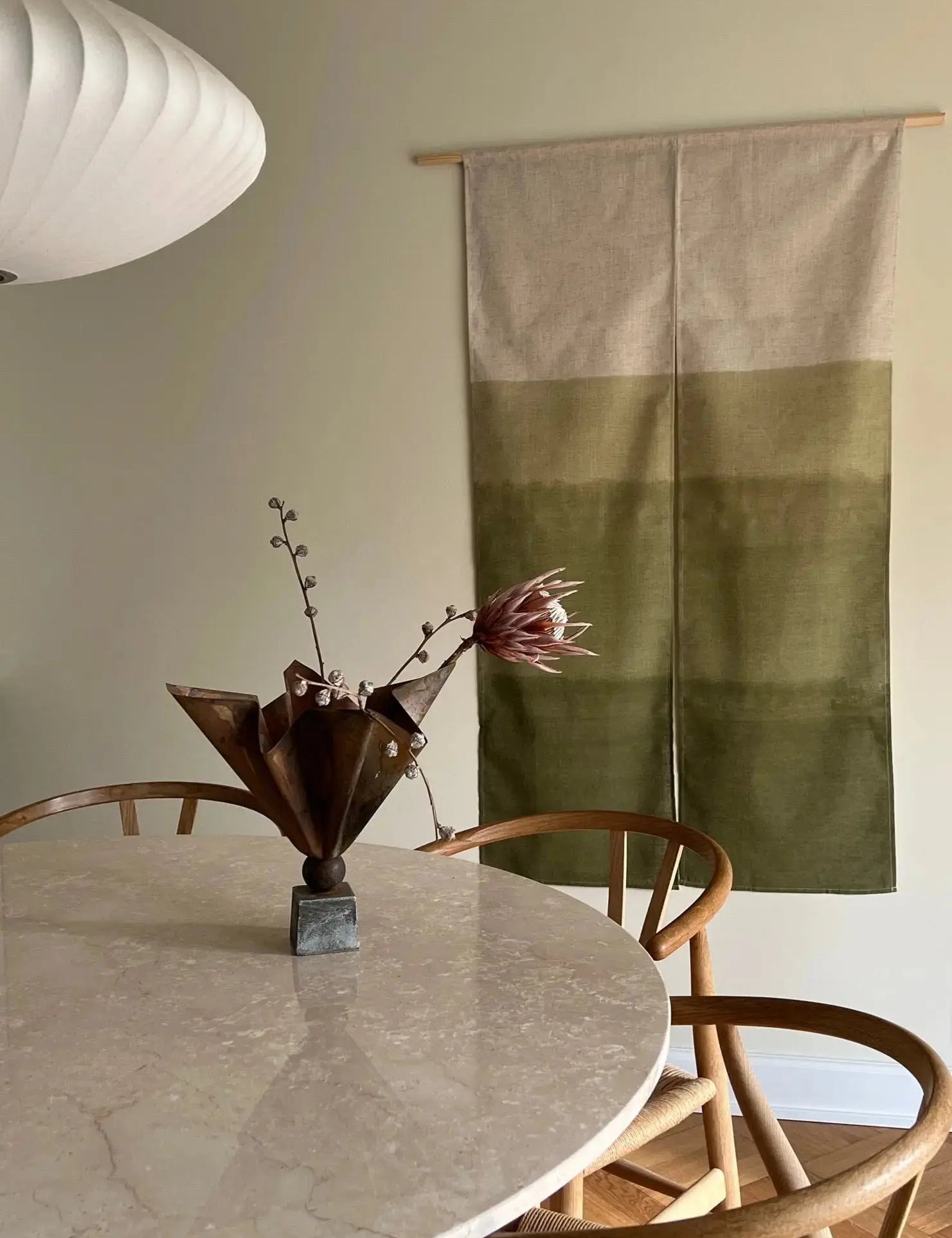 Japansk Håndtrykt Vægtæppe | 85 x 150cm Grøn med ophæng Studio Hafnia