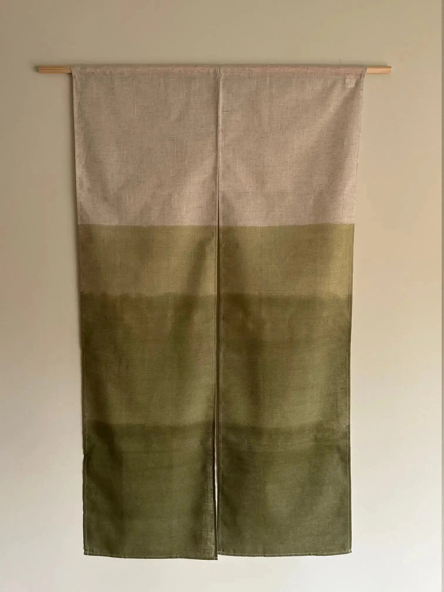 Japansk Håndtrykt Vægtæppe | 85 x 150cm Grøn med ophæng Studio Hafnia