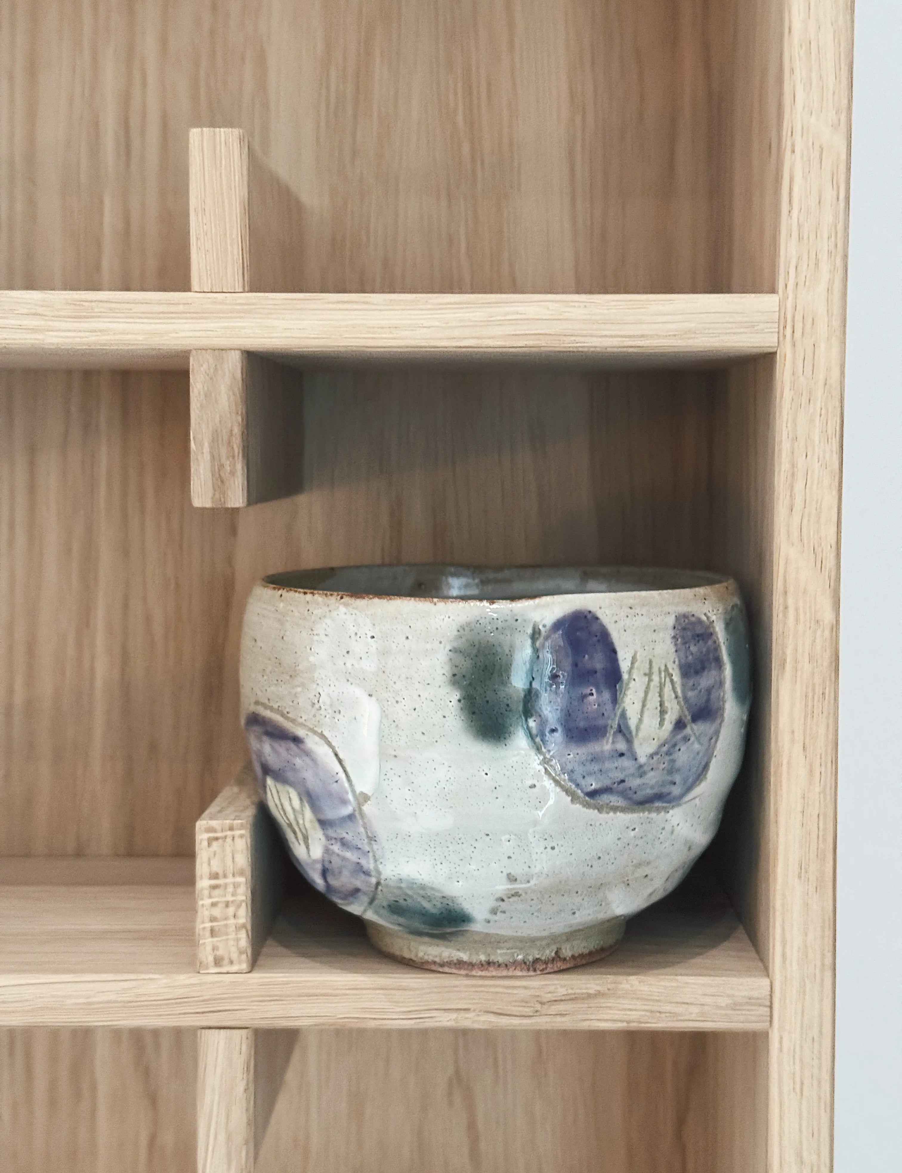 Japansk Keramikkop med Lilla Blomster | Ø 10 cm Studio Hafnia