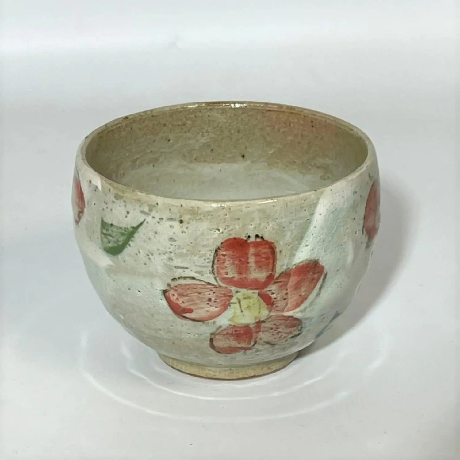 Japansk Kop i Mino Keramik med Blomster – 340 ml Studio Hafnia