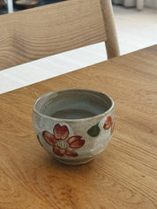 Japansk Kop i Mino Keramik med Blomster – 340 ml Studio Hafnia