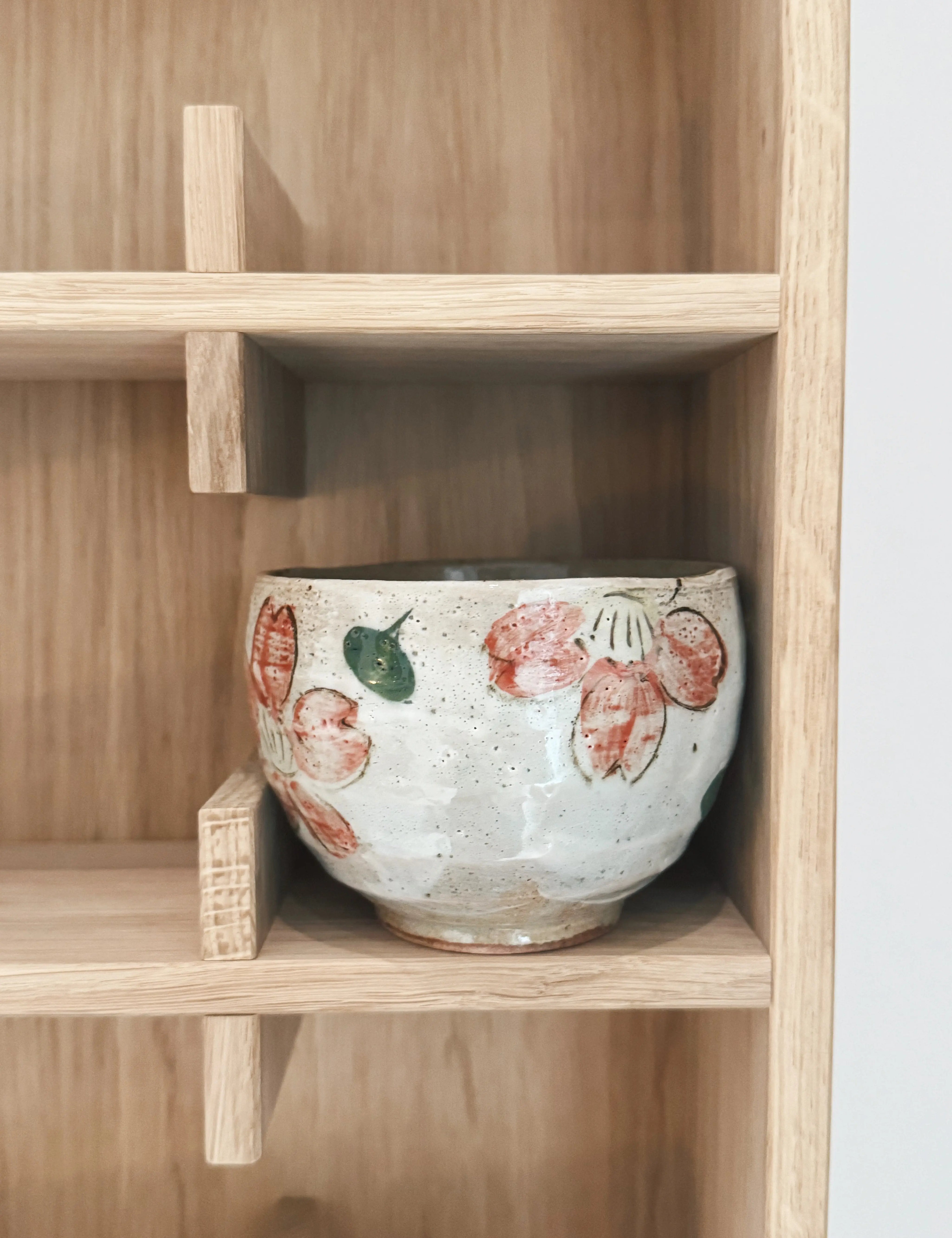 Japansk Kop i Mino Keramik med Blomster – 340 ml Studio Hafnia