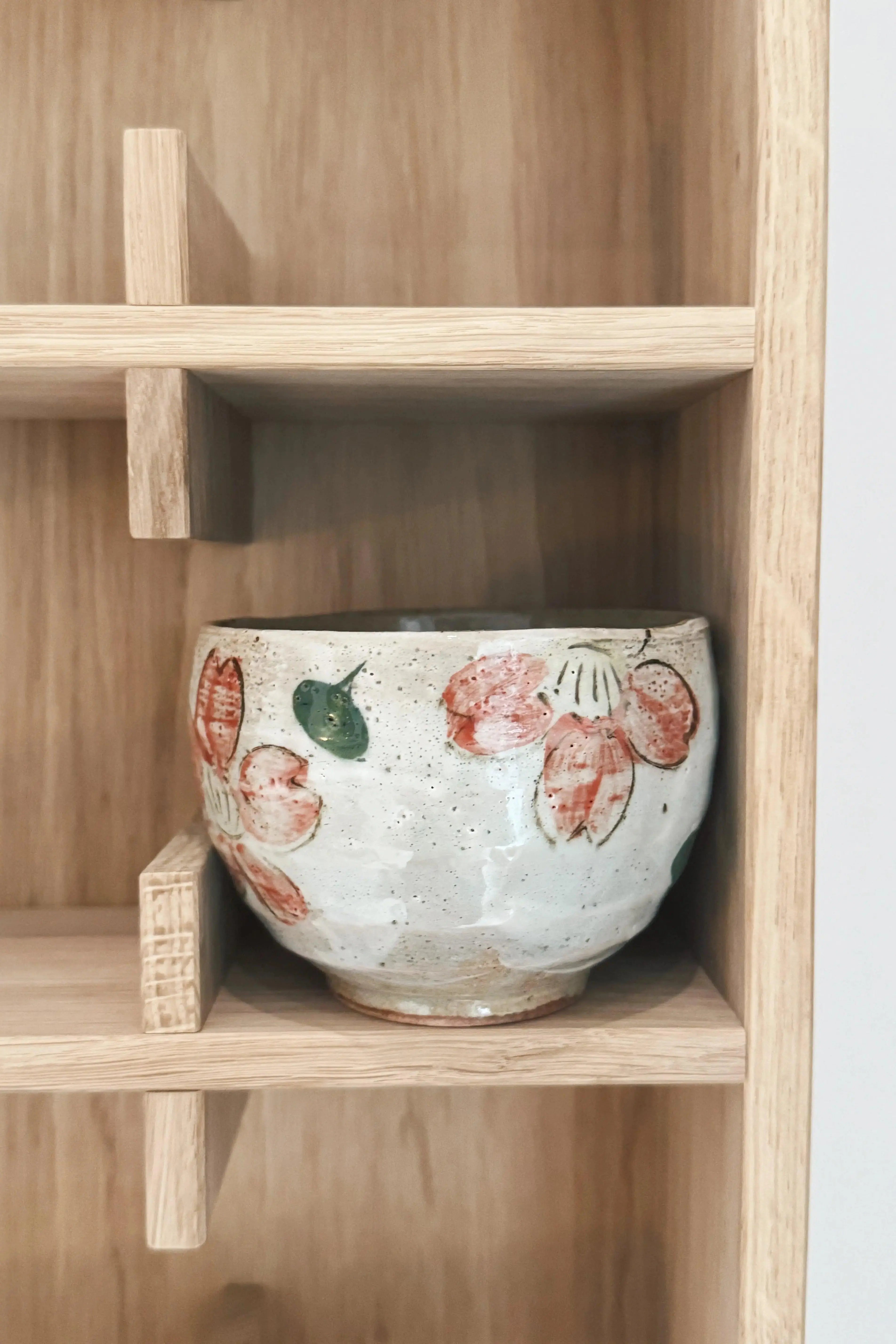 Japansk Kop i Mino Keramik med Blomster – 340 ml Studio Hafnia