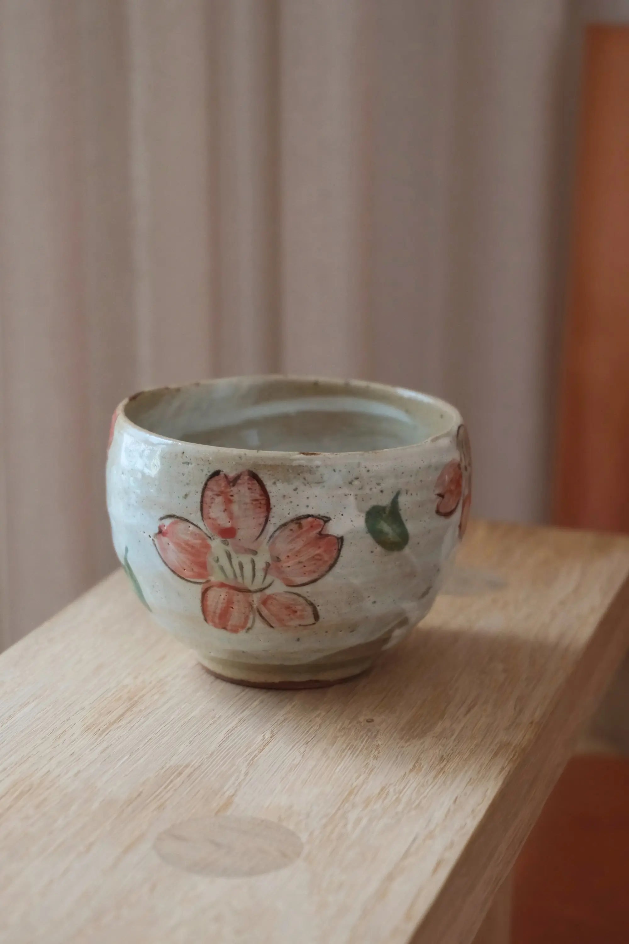 Japansk-Kop-i-Mino-Keramik-med-Blomster-_-340-ml-Studio-Hafnia-1378347869.jpg